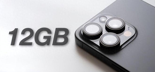 iPhone 17 史诗爆料！全系12GB内存稳了？苹果这次被安卓逼急了？
